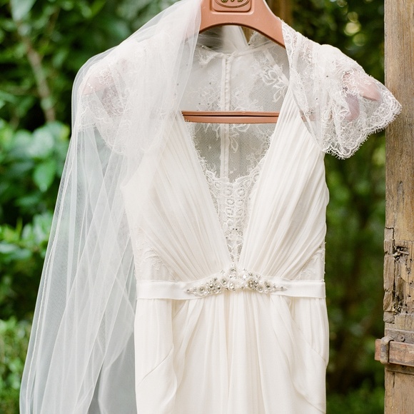 Jenny Packham Dentelle Wedding Dress - Picture 2 of 8